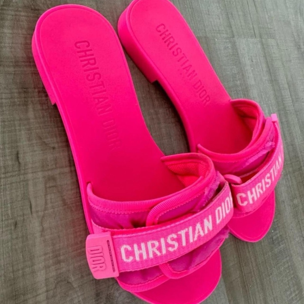 CHRISTIAN DIOR slides - Picture 4 of 5